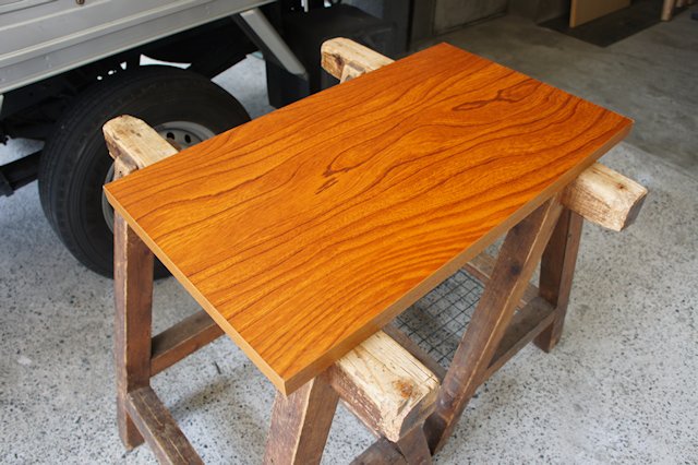 欅 板  棚板 
長さ217cm 
巾24cm 
厚さ4.5cm 
重さ15kg
260サイズ 楽天市場】欅 ケヤキ板 一枚板 上部幅310～430×厚み40×長さ970mm 片耳